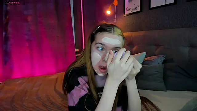 Lesi Moonie01 online show from September 28, 2025, 7:48 am