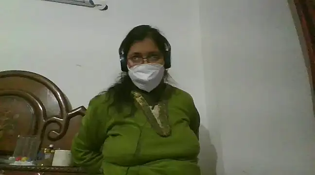 cutiecatty21 online show from December 2, 2024, 3:20 pm