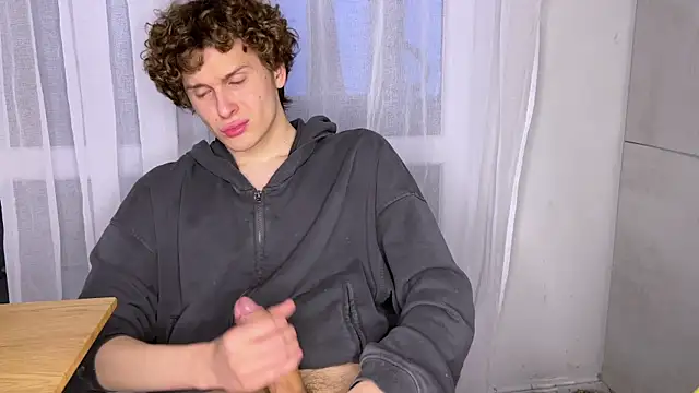 alyx garden online show from April 3, 2026, 4:57 pm