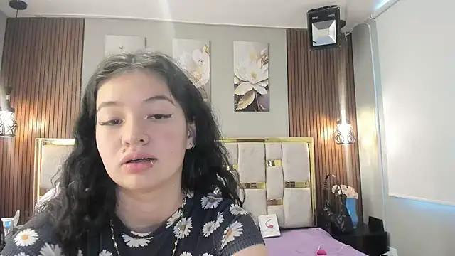 lilimini032 online show from July 16, 2026, 8:39 pm