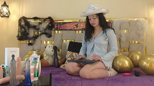 lilimini032 online show from October 29, 2025, 8:08 pm