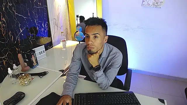 Snapshot of macky__ chatting on December 3, 2024, 6:10 am macky online show from December 3, 2024, 6:10 am