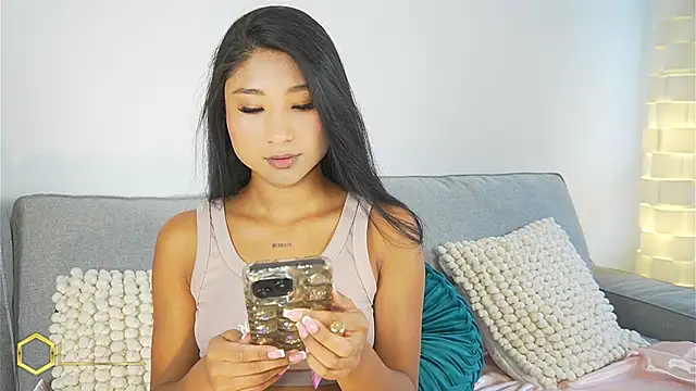 Megan Lim online show from September 17, 2025, 6:43 pm