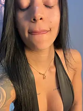Snapshot of Elamesmamorena chatting on June 17, 2026, 12:43 am Elamesmamorena online show from June 17, 2026, 12:43 am