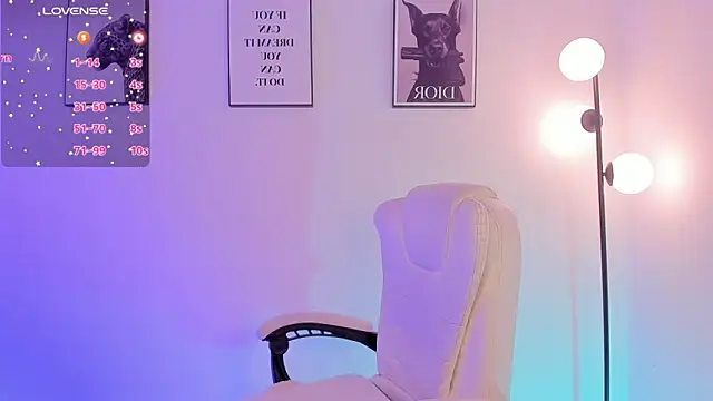 Emilyymilleer  online show from February 9, 2026, 5:44 pm