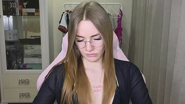 Snapshot of littlevildevil chatting on January 29, 2025, 2:32 pm littlevildevil online show from January 29, 2025, 2:32 pm