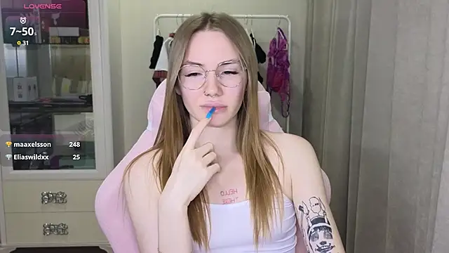 Snapshot of littlevildevil chatting on February 11, 2025, 3:40 pm littlevildevil online show from February 11, 2025, 3:40 pm