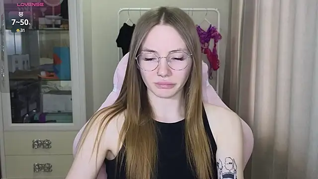 Snapshot of littlevildevil chatting on March 8, 2025, 12:09 pm littlevildevil online show from March 8, 2025, 12:09 pm