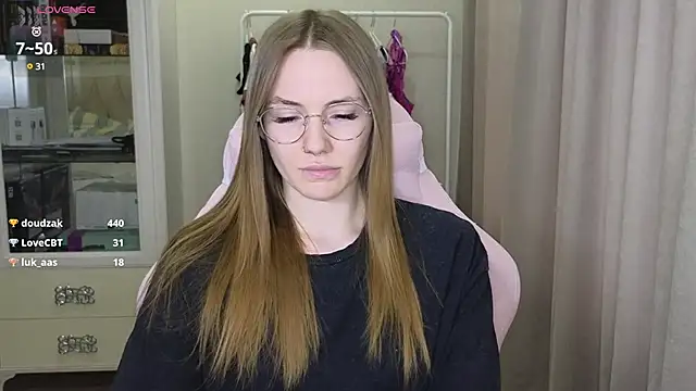 Snapshot of littlevildevil chatting on February 24, 2025, 2:15 pm littlevildevil online show from February 24, 2025, 2:15 pm