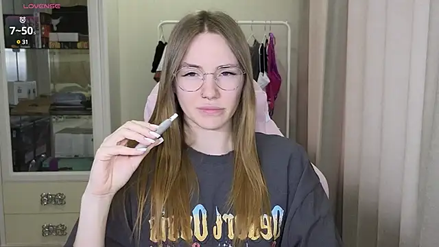 Snapshot of littlevildevil chatting on February 28, 2025, 11:14 am littlevildevil online show from February 28, 2025, 11:14 am