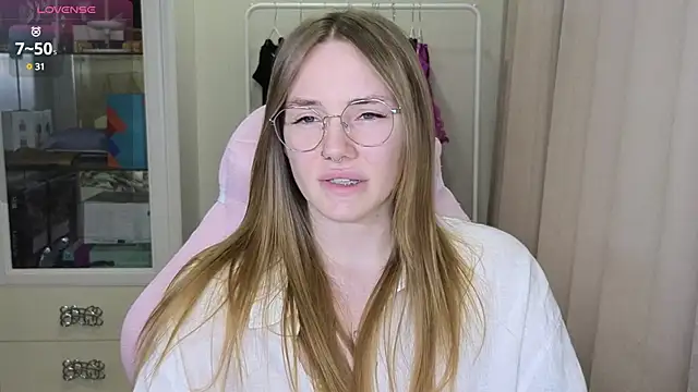 Snapshot of littlevildevil chatting on March 14, 2025, 11:12 am littlevildevil online show from March 14, 2025, 11:12 am