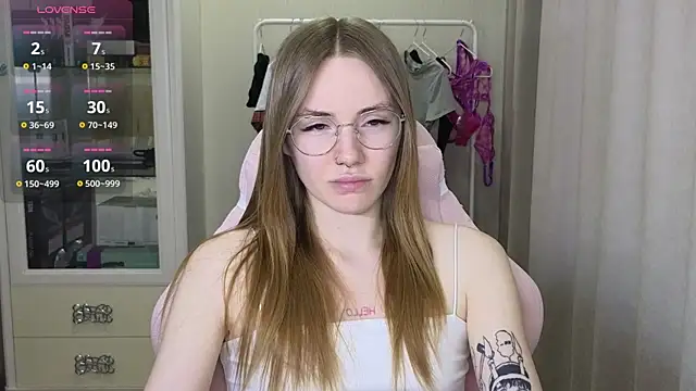 Snapshot of littlevildevil chatting on February 13, 2025, 9:30 am littlevildevil online show from February 13, 2025, 9:30 am