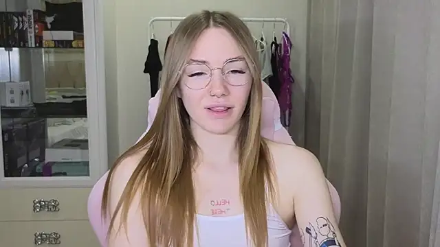 Snapshot of littlevildevil chatting on February 2, 2025, 10:13 am littlevildevil online show from February 2, 2025, 10:13 am