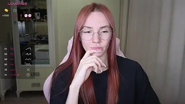 Snapshot of littlevildevil chatting on October 4, 2025, 11:01 am littlevildevil online show from October 4, 2025, 11:01 am