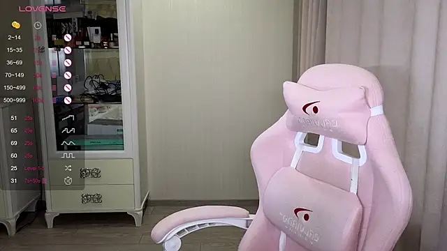 Snapshot of littlevildevil chatting on October 21, 2025, 10:47 am littlevildevil online show from October 21, 2025, 10:47 am