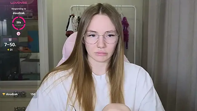 Snapshot of littlevildevil chatting on March 7, 2025, 11:18 am littlevildevil online show from March 7, 2025, 11:18 am