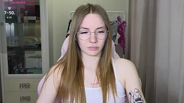 Snapshot of littlevildevil chatting on February 21, 2025, 11:55 am littlevildevil online show from February 21, 2025, 11:55 am