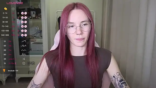 Snapshot of littlevildevil chatting on September 19, 2025, 11:03 am littlevildevil online show from September 19, 2025, 11:03 am