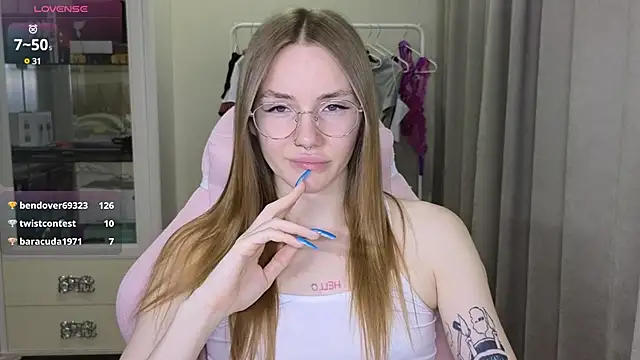 Snapshot of littlevildevil chatting on February 21, 2025, 2:59 pm littlevildevil online show from February 21, 2025, 2:59 pm