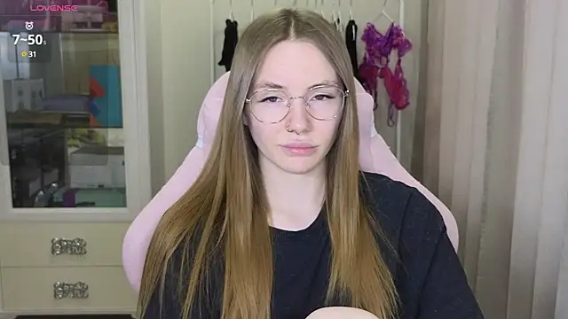 Snapshot of littlevildevil chatting on March 10, 2025, 11:01 am littlevildevil online show from March 10, 2025, 11:01 am