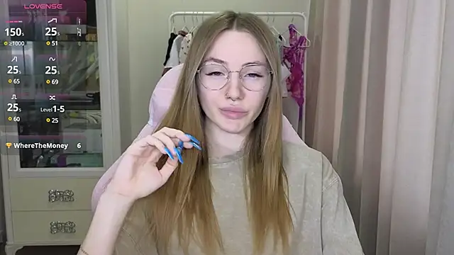 Snapshot of littlevildevil chatting on February 22, 2025, 10:18 am littlevildevil online show from February 22, 2025, 10:18 am