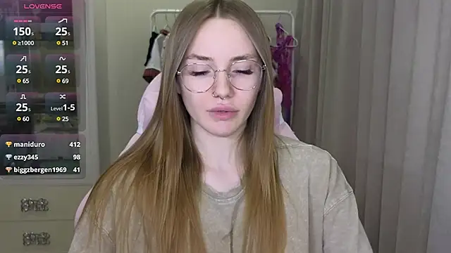 Snapshot of littlevildevil chatting on February 22, 2025, 1:24 pm littlevildevil online show from February 22, 2025, 1:24 pm