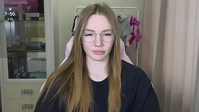 Snapshot of littlevildevil chatting on March 2, 2025, 9:10 am littlevildevil online show from March 2, 2025, 9:10 am