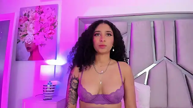  lanna jhonson  online show from February 17, 2025, 6:06 pm