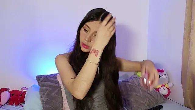 Snapshot of CheryelFox chatting on November 8, 2025, 11:08 pm CheryelFox online show from November 8, 2025, 11:08 pm