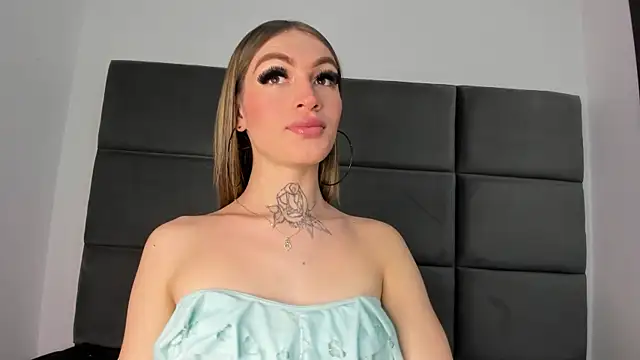 Lizz Luna online show from November 27, 2025, 7:03 pm