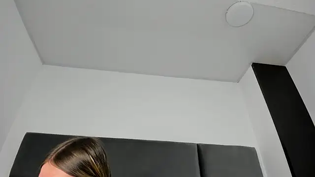 Lizz Luna online show from November 29, 2025, 6:41 pm