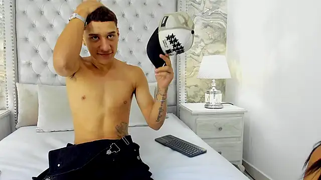 Snapshot of Buda_and_Cataleya_ chatting on October 22, 2025, 2:49 pm Buda and Cataleya  online show from October 22, 2025, 2:49 pm