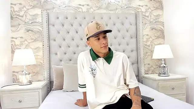 Snapshot of Buda_and_Cataleya_ chatting on October 6, 2025, 1:56 pm Buda and Cataleya  online show from October 6, 2025, 1:56 pm