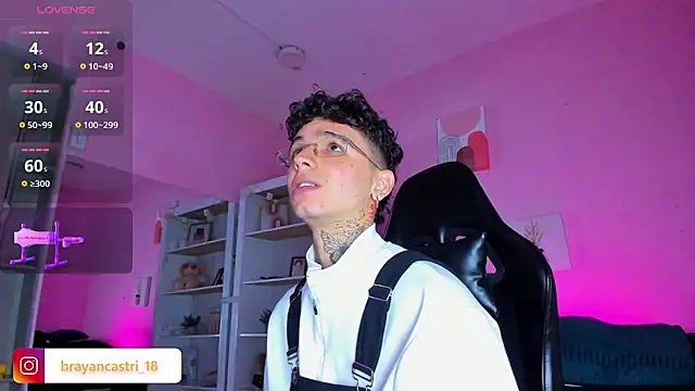 Snapshot of Ian_Castillo_ chatting on December 19, 2025, 11:23 am Ian Castillo online show from December 19, 2025, 11:23 am