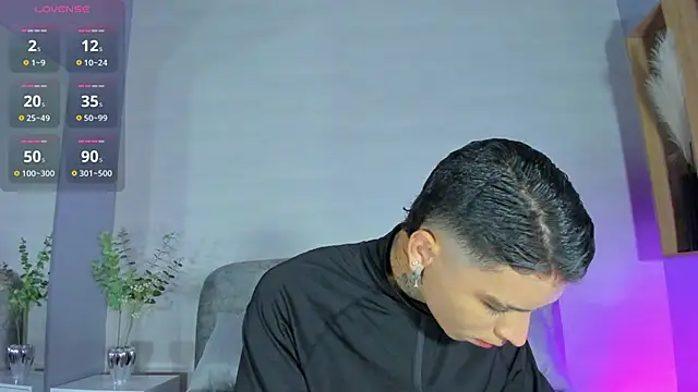 Snapshot of Ian_Castillo_ chatting on June 15, 2026, 11:21 am Ian Castillo online show from June 15, 2026, 11:21 am
