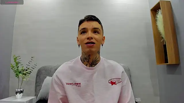 Snapshot of Ian_Castillo_ chatting on June 19, 2026, 11:05 am Ian Castillo online show from June 19, 2026, 11:05 am