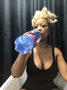 Snapshot of SZA_Doja chatting on January 18, 2026, 11:52 pm SZA Doja online show from January 18, 2026, 11:52 pm