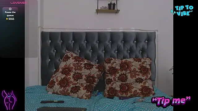 Snapshot of AntonellaAndNoah chatting on February 20, 2025, 3:30 pm AntonellaAndNoah online show from February 20, 2025, 3:30 pm