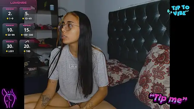 Snapshot of AntonellaAndNoah chatting on February 6, 2025, 3:48 am AntonellaAndNoah online show from February 6, 2025, 3:48 am