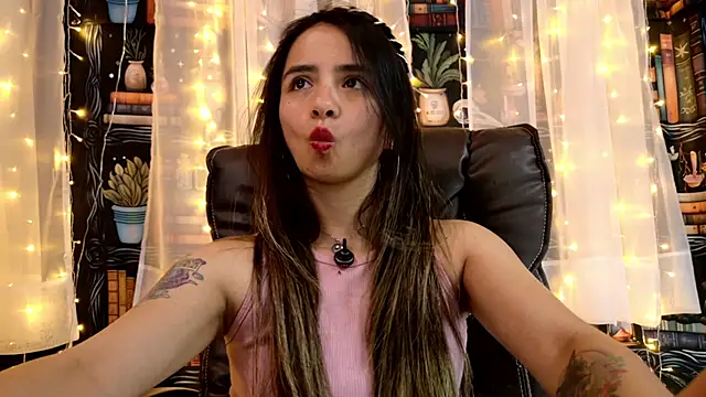 Snapshot of julietta___jackson chatting on June 13, 2026, 2:31 am julietta jackson online show from June 13, 2026, 2:31 am