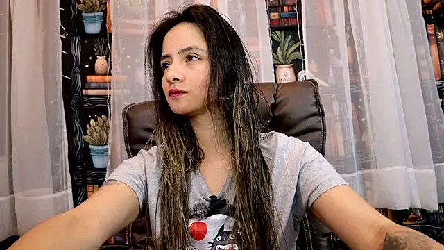 Snapshot of julietta___jackson chatting on May 16, 2026, 9:03 pm julietta jackson online show from May 16, 2026, 9:03 pm