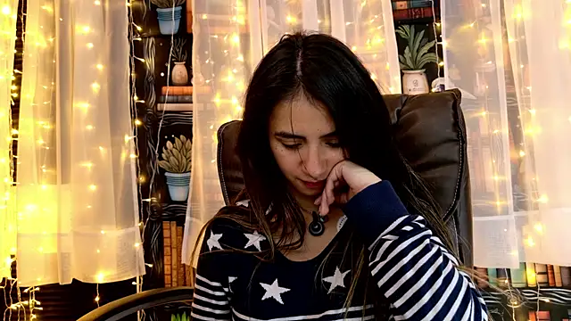 Snapshot of julietta___jackson chatting on June 14, 2026, 2:24 am julietta jackson online show from June 14, 2026, 2:24 am