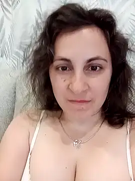 ShelaDiass online show from May 2, 2026, 4:07 am