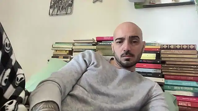 alessandromori91 online show from April 5, 2026, 8:21 am