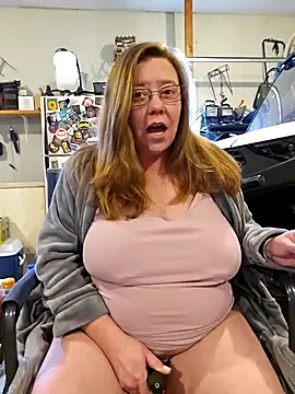 MsShelby40 online show from February 11, 2025, 4:35 pm