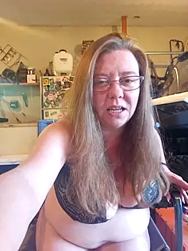 MsShelby40 online show from April 25, 2026, 10:40 pm