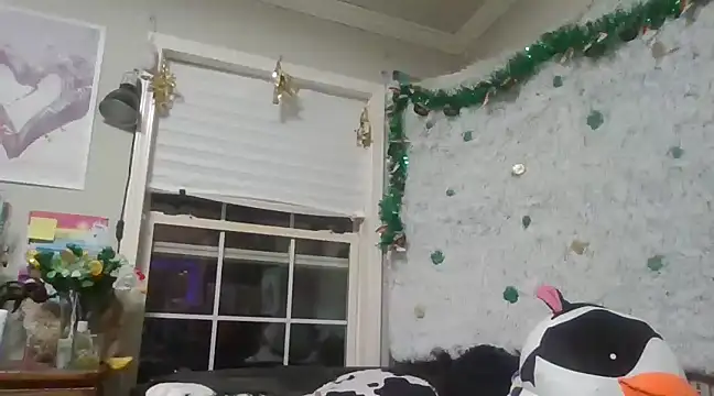 Snapshot of TopazVixen chatting on March 17, 2025, 9:22 am TopazVixen online show from March 17, 2025, 9:22 am