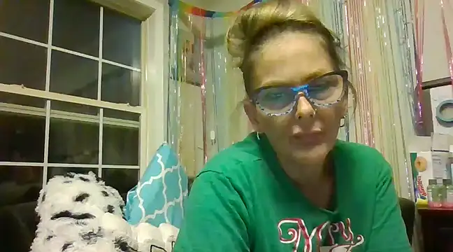 Snapshot of TopazVixen chatting on December 13, 2024, 1:37 am TopazVixen online show from December 13, 2024, 1:37 am