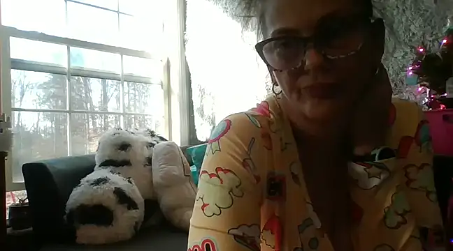 Snapshot of TopazVixen chatting on December 17, 2024, 3:16 pm TopazVixen online show from December 17, 2024, 3:16 pm