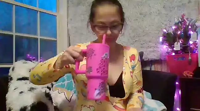 Snapshot of TopazVixen chatting on December 18, 2024, 12:07 pm TopazVixen online show from December 18, 2024, 12:07 pm